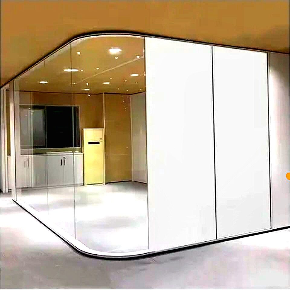 مكتب رملي وشفاف